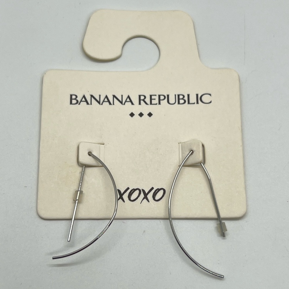 NWT. Banana Rebublic‎ half-moon golden earrings